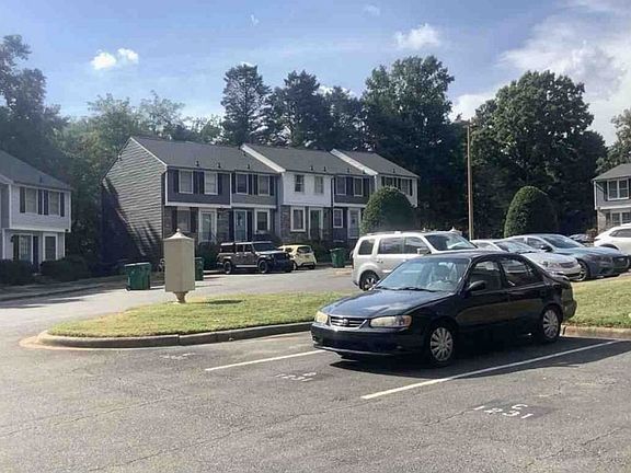 Exterior Neighborhood (street photo)