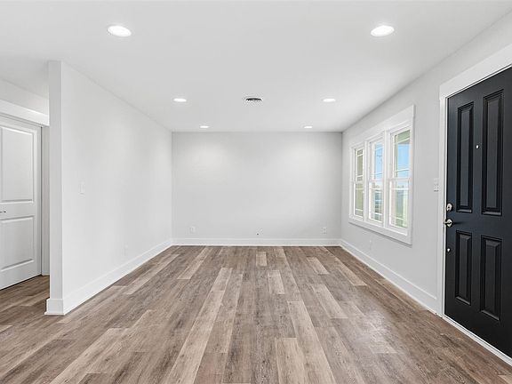 4th image of 307 New Grove Rd