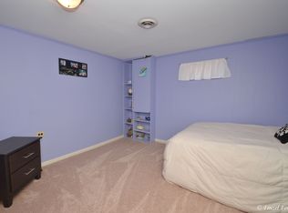 1302 W Sigwalt St, Arlington Heights, IL