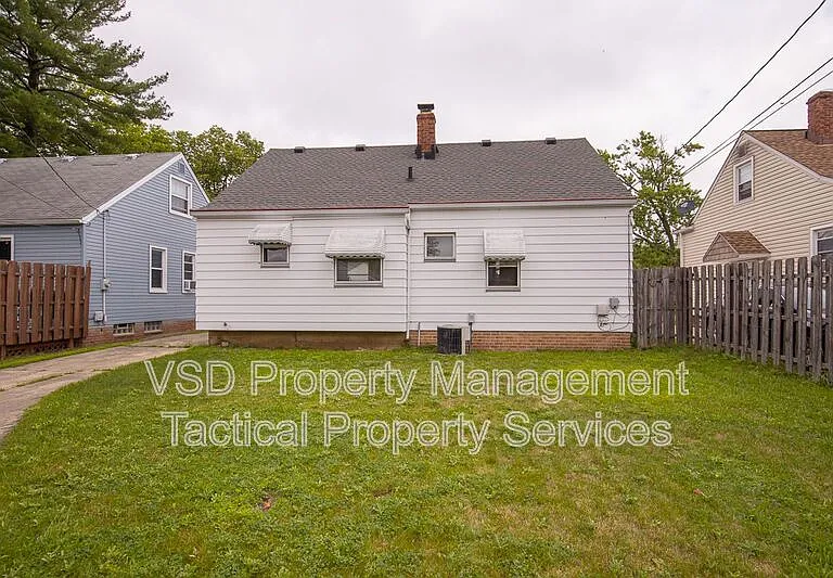 19268 Stafford Ave — Photo 2