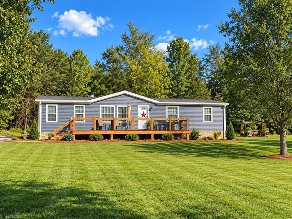 215 Harmony Pl, Lexington, NC 27295
