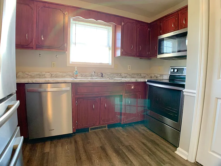 355 Broadmore Dr — Photo 8