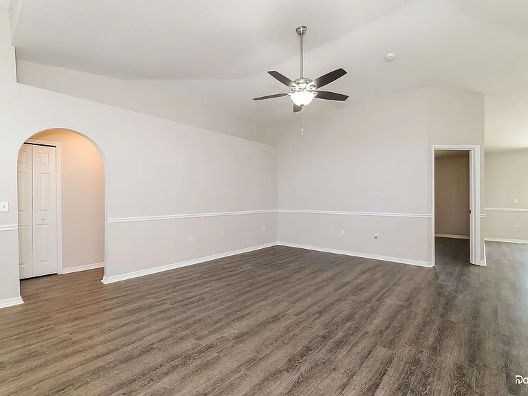 416 Elgin Blvd — Photo 7