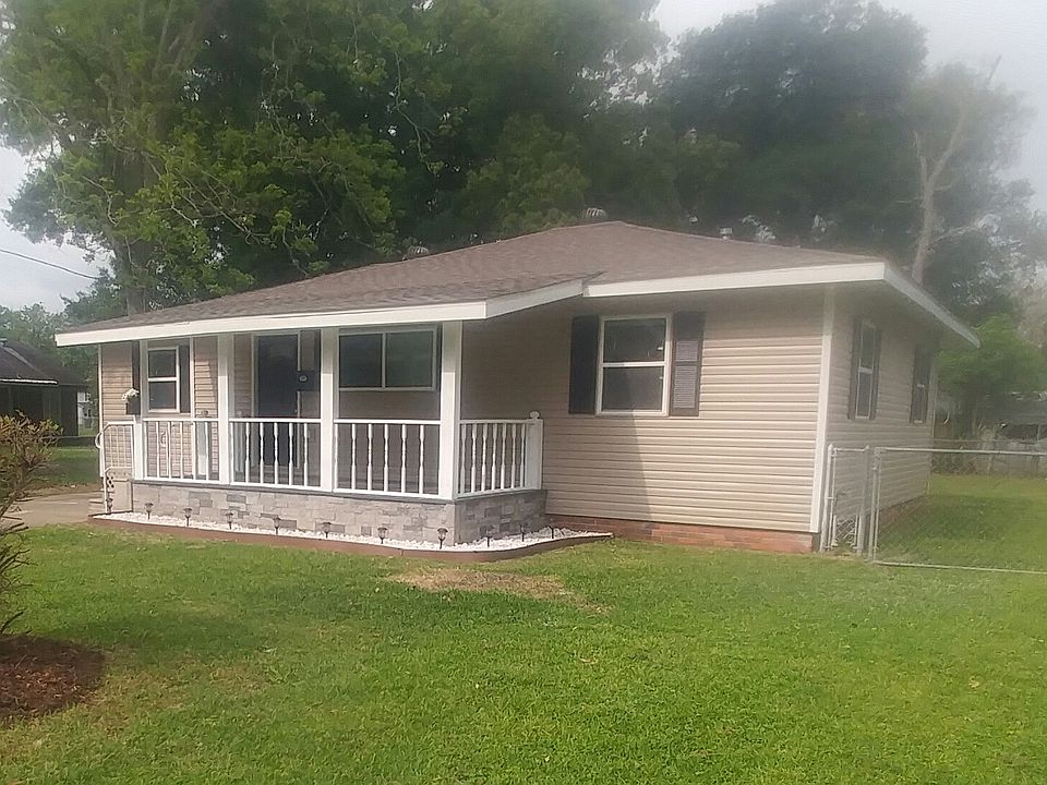 1st image of 2204 1st Ave