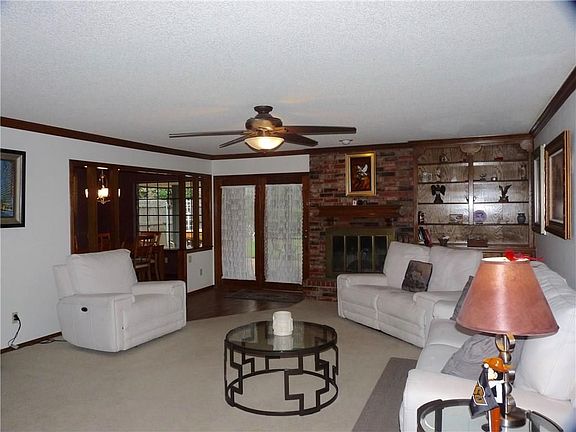 4th image of 161 E Vail Dr