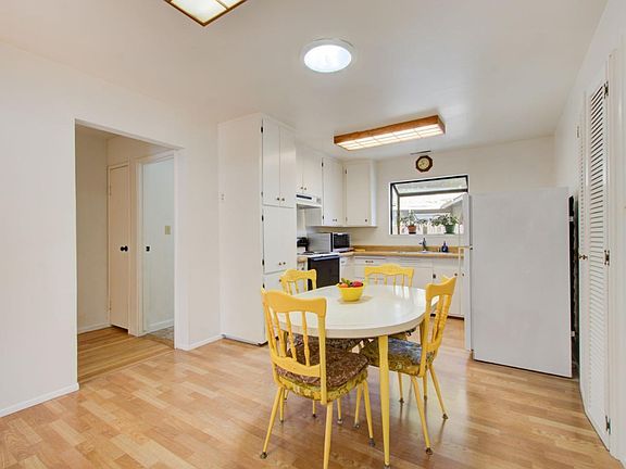 5th image of 222 Plum St