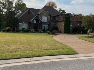 57 Lake Pointe Dr, Jackson, TN 38305