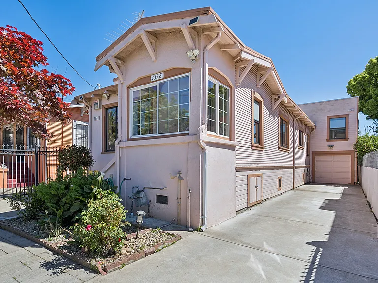 2328 Bartlett St — Photo 24