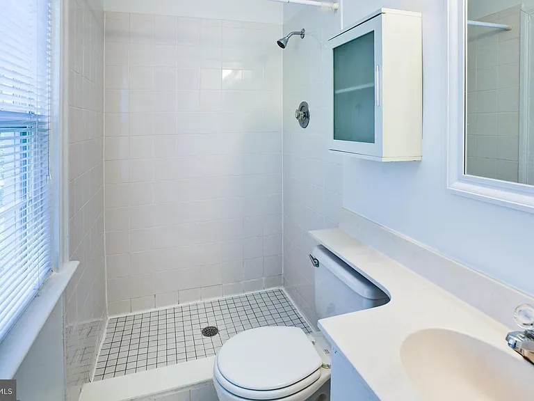 4633 Asbury Pl NW — Photo 11