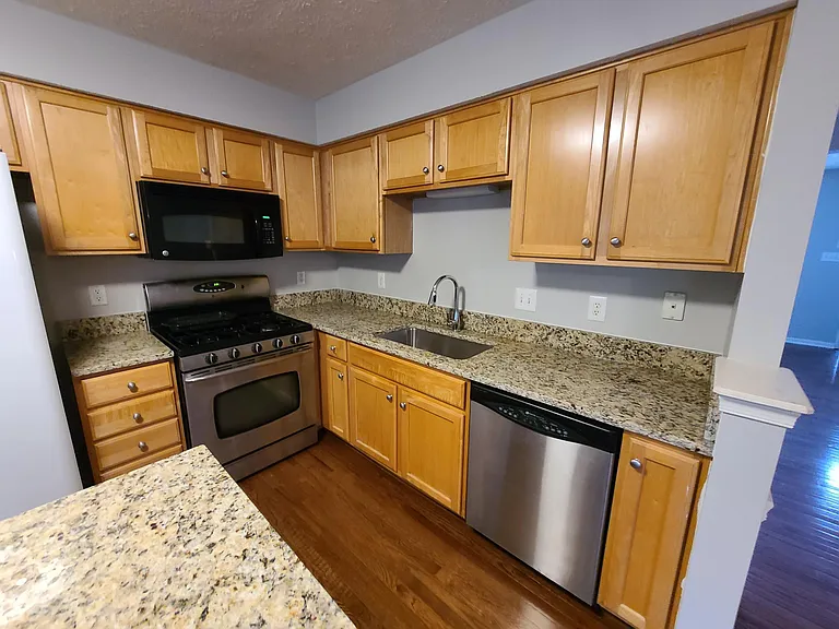 2718 Thornbrook Ct — Photo 15