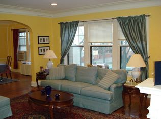 906 Greenwood St APT 2E, Evanston, IL 60201