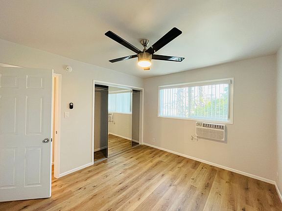5th image of 750 N Hayworth Ave #11