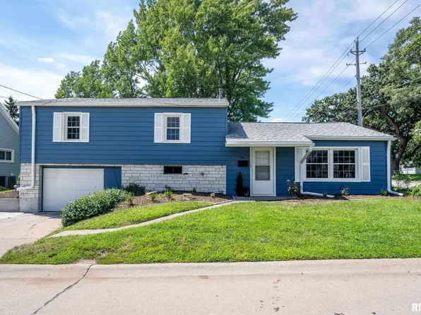 1 Riverview Ln, Bettendorf, IA 52722