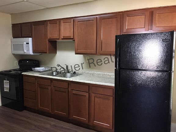 3rd image of 370-372 Cottage St
