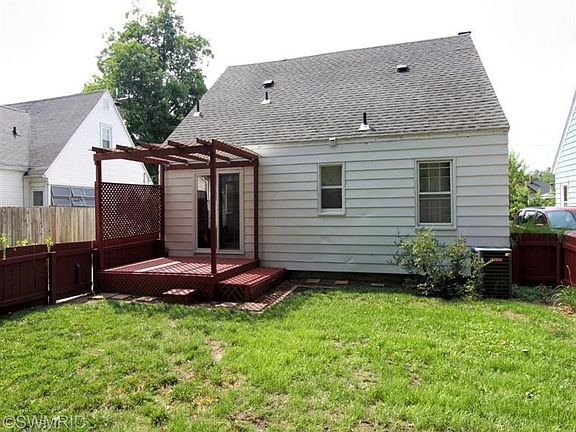 5th image of 1037 Oaklawn St NE