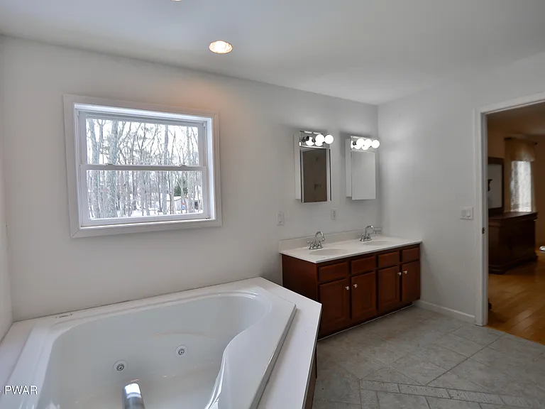110 Stallion Dr — Photo 18
