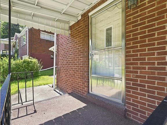 3rd image of 522 Naysmith Rd