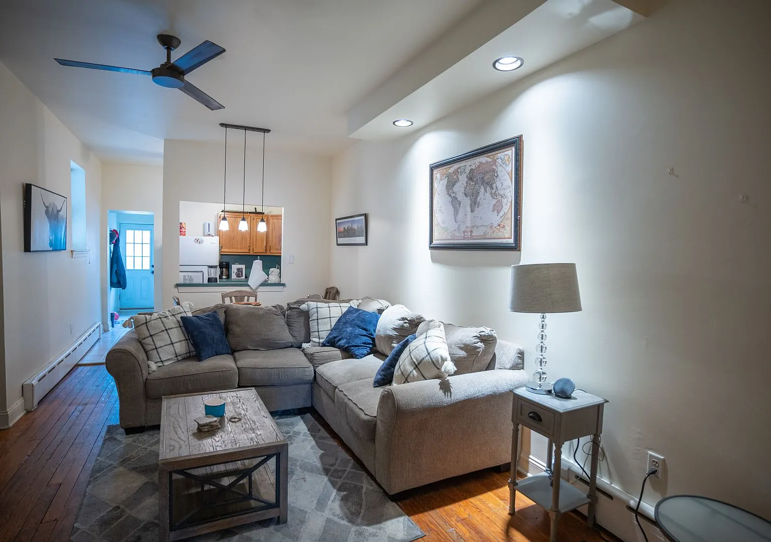 Large 1st fl with yard w/d — Photo 3