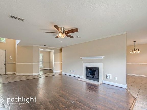 2nd image of 18123 Gravenhurst Ln