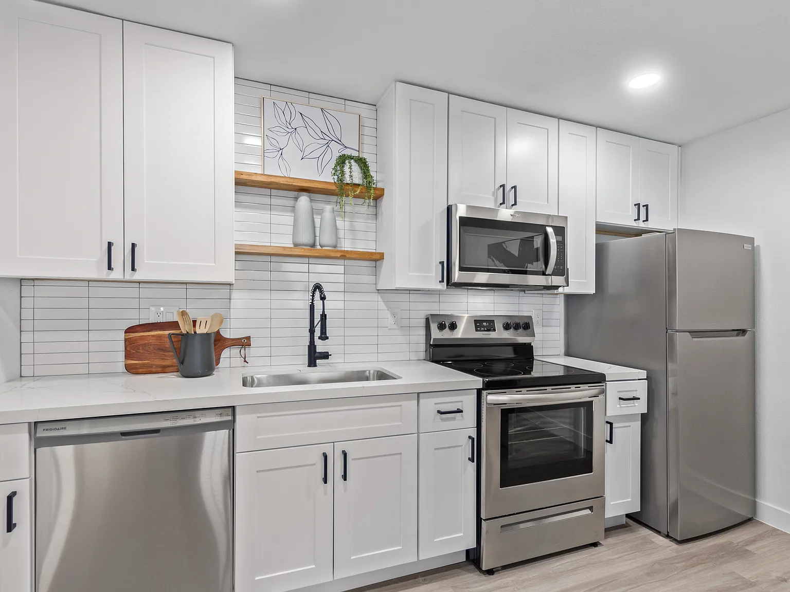 Broadway Apartments — Photo 2