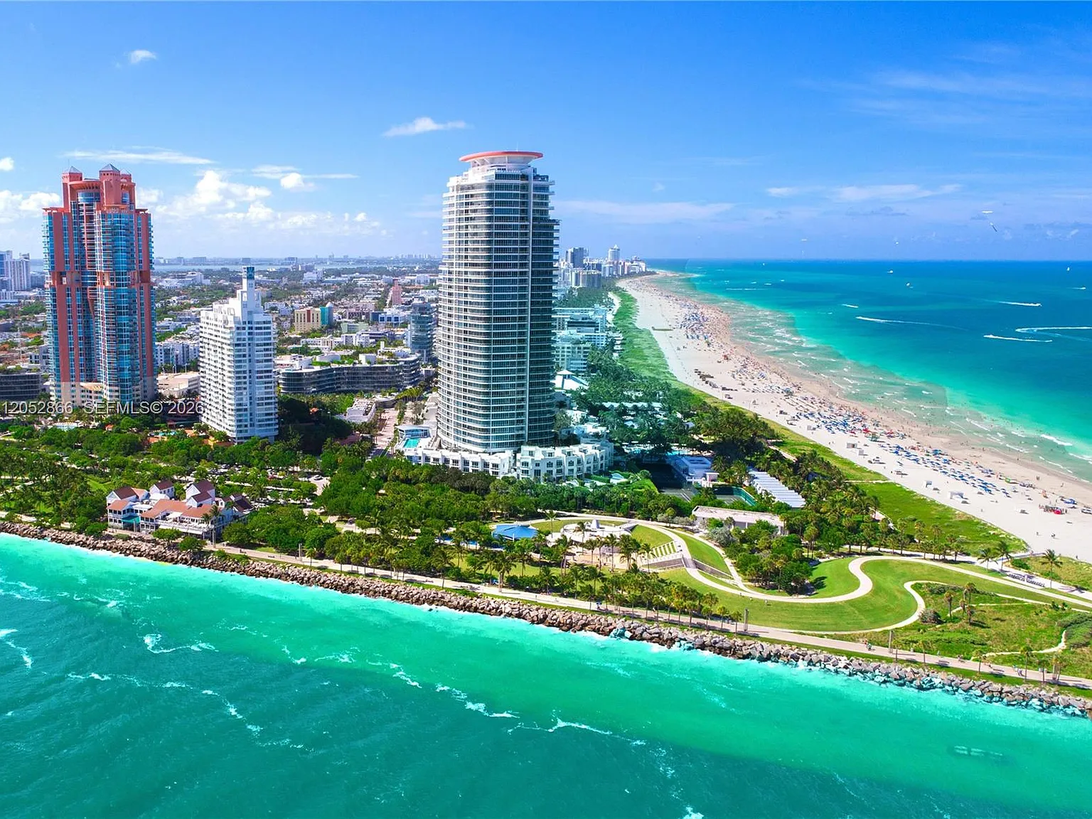 Continuum On South Beach — Photo 1