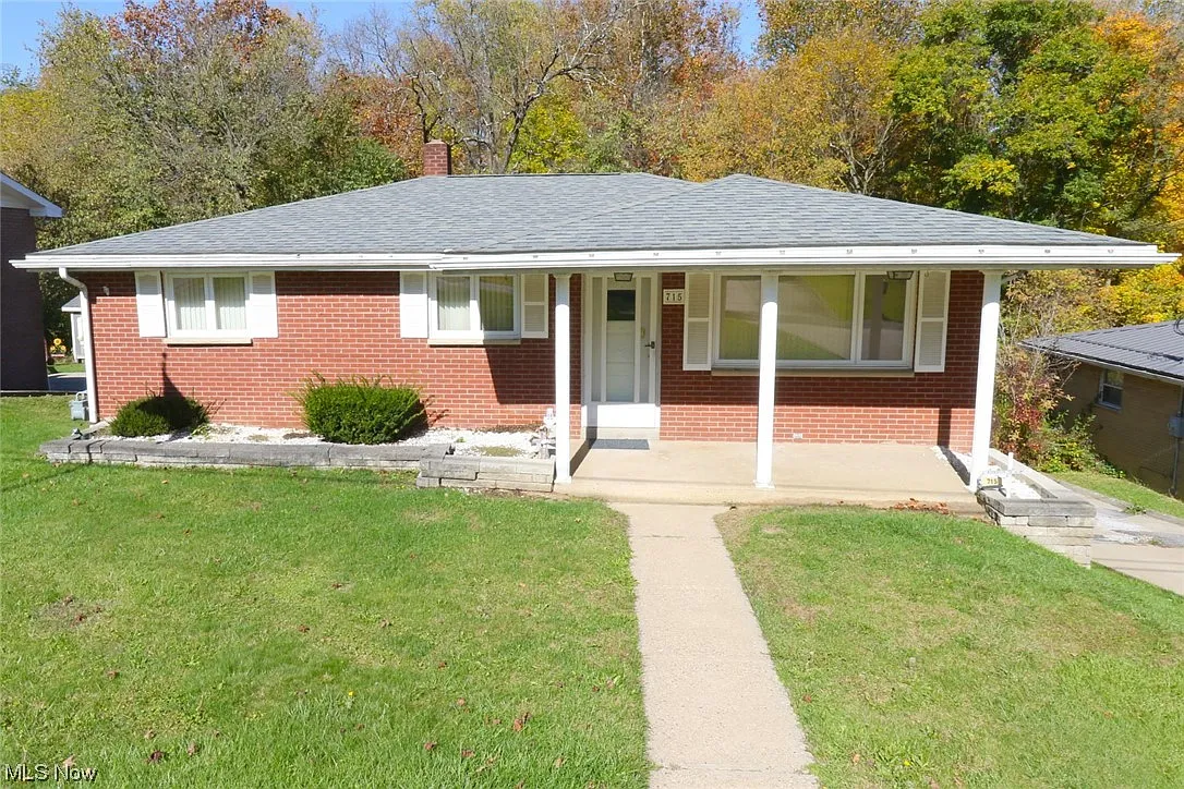 715 Douglas Ave photo 1