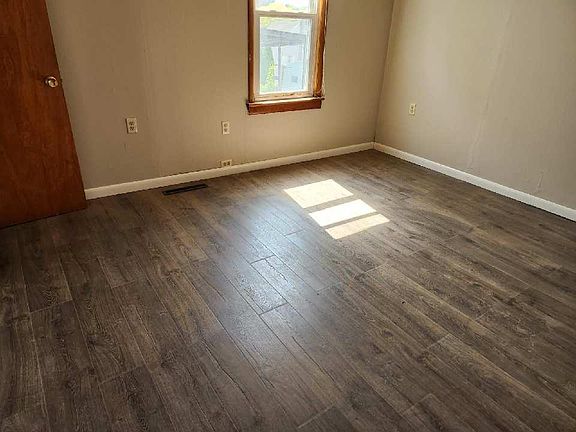 5th image of 133 Carbon St