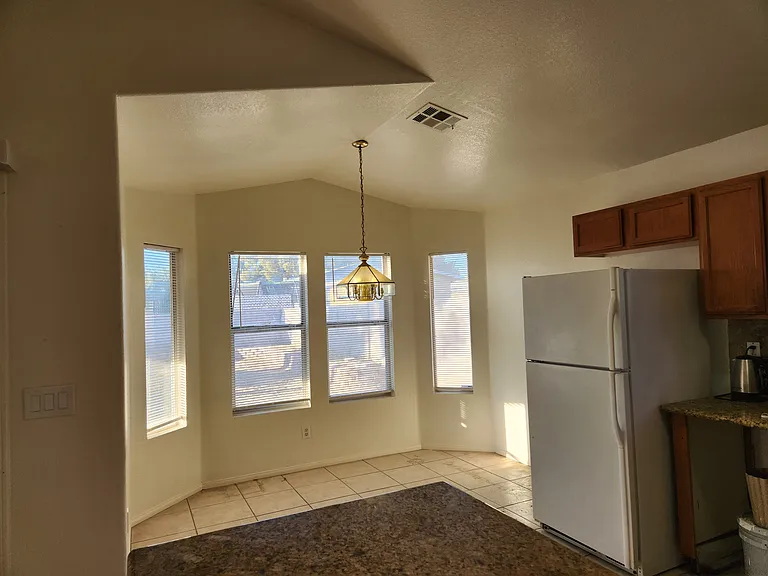4052 Harris Ave — Photo 5