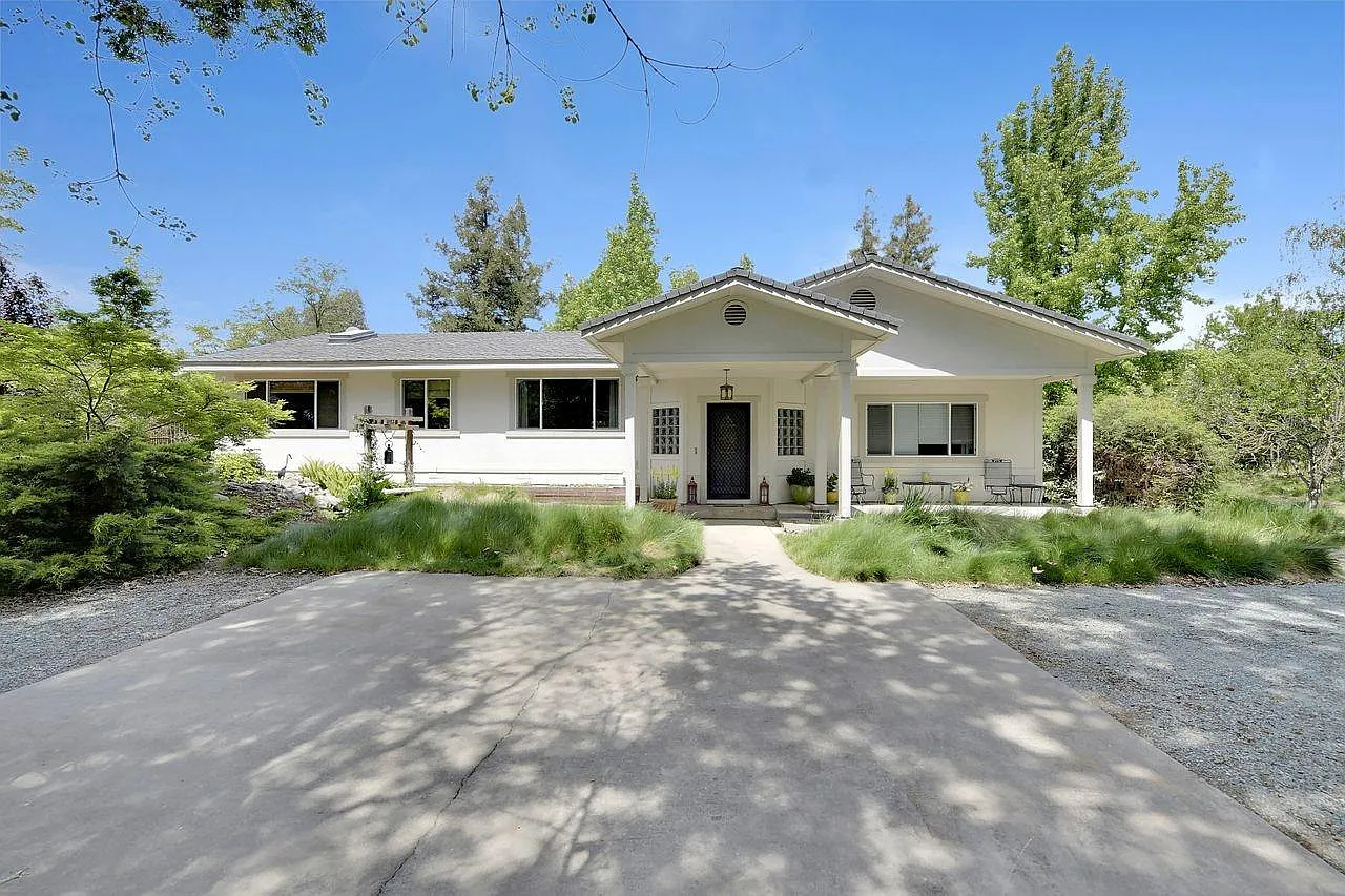 12427 Woods Rd photo 1