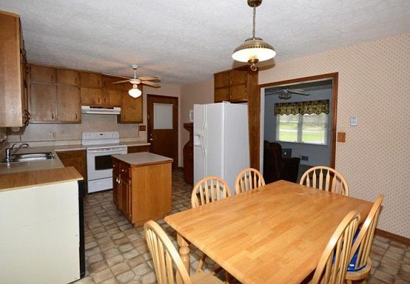 4th image of 4296 Newton Cir