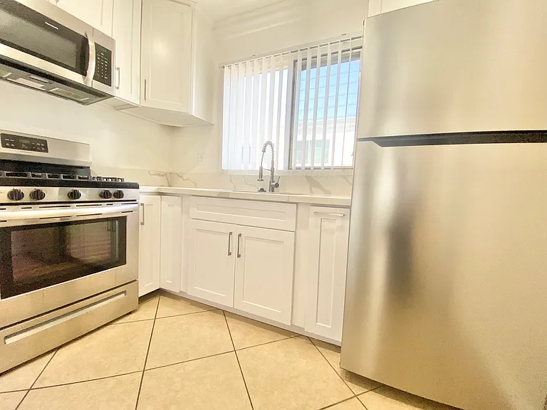 6151 Fountain Ave #15 — Photo 11