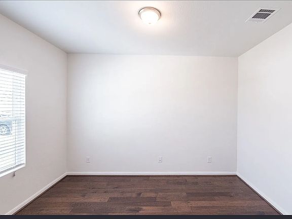 3rd image of 104 Greenthread Dr