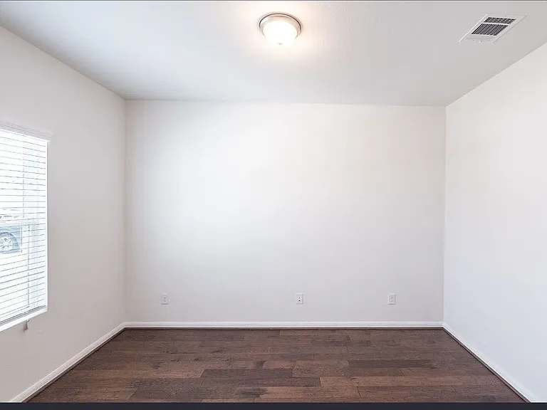 104 Greenthread Dr — Photo 3