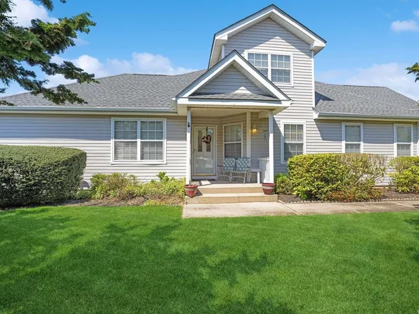 64 Goose Neck Lane #64, Riverhead, NY 11901