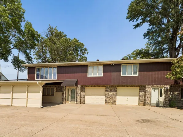 107 1st Ave, Underwood, IA 51576