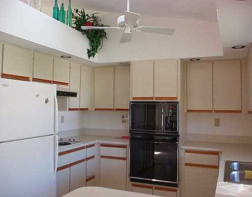 4th image of 77 Pine Hill Trl W