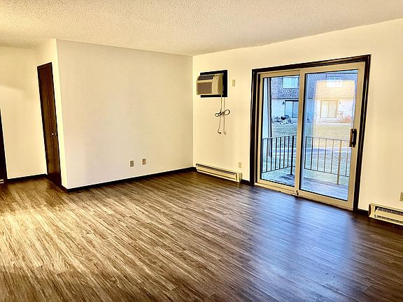 5th image of 940 Stratford Dr E APT 5