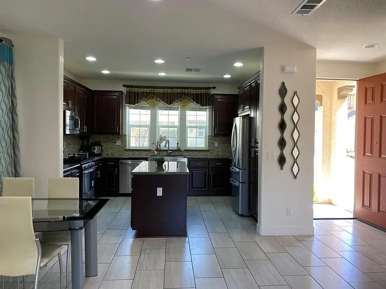 967 Willow Bridge Dr — Photo 3