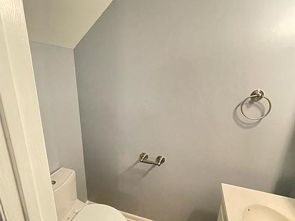 4th image of 410 Britnie Ct