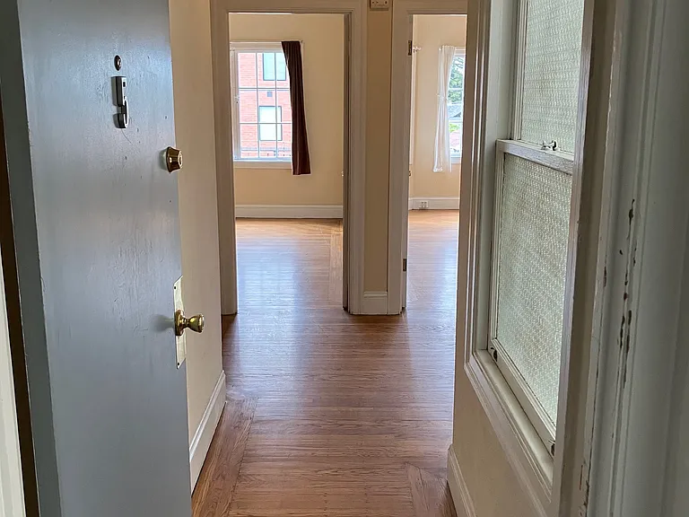 293 41st St #5 — Photo 3