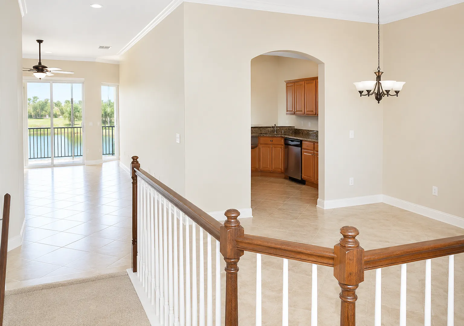 Annual Luxury Lakeview Condo with 3 Bedrooms + Den, Private Garage & Resort-Style Amenities — Photo 3