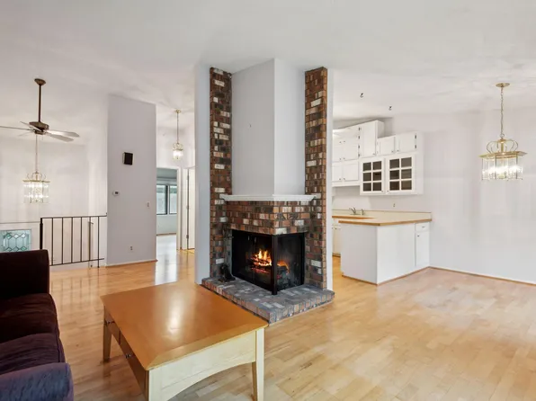 1387 Arden View Dr, Arden Hills, MN 55112