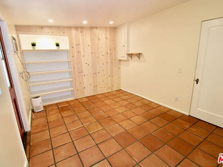 20200 Paradise Ln #A — Photo 12