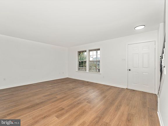 5th image of 10745 Lake Point Ct