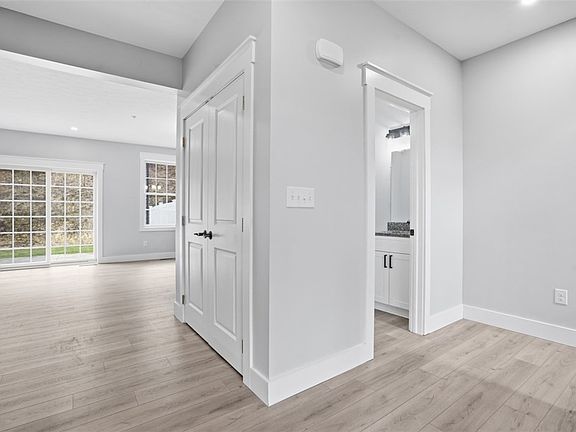 4th image of 2339 Old Greentree Rd