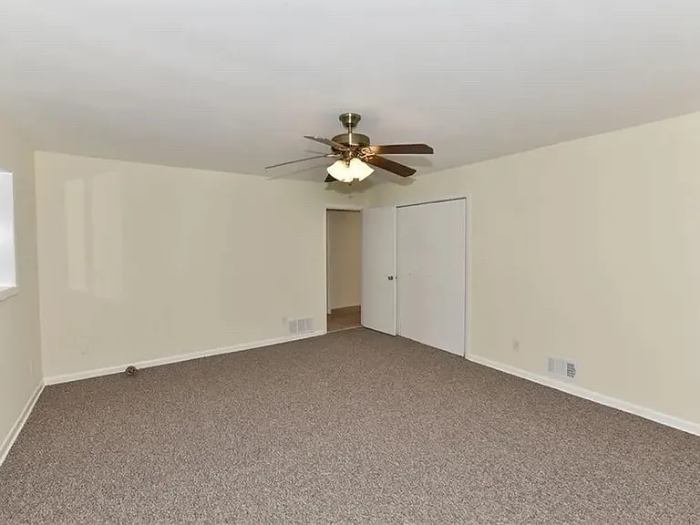 1396 E Rock Springs Cir NE — Photo 17
