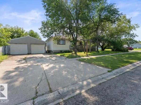 5201 58th St, Cold Lake, AB T9M 1S3