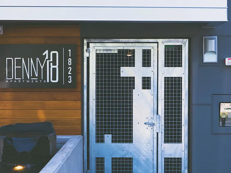 Denny 18 Apartments — Photo 17