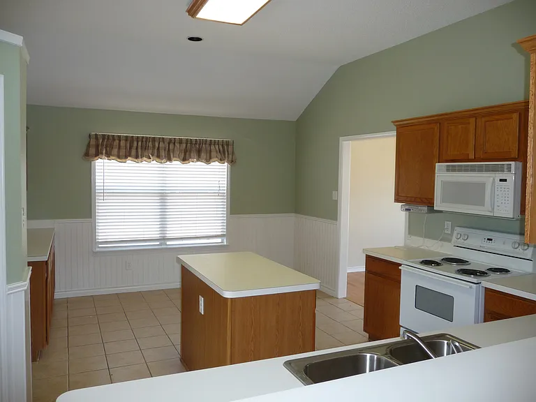 5601 Tulip Dr — Photo 8