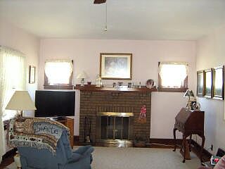 2nd image of 615 N Griffin St